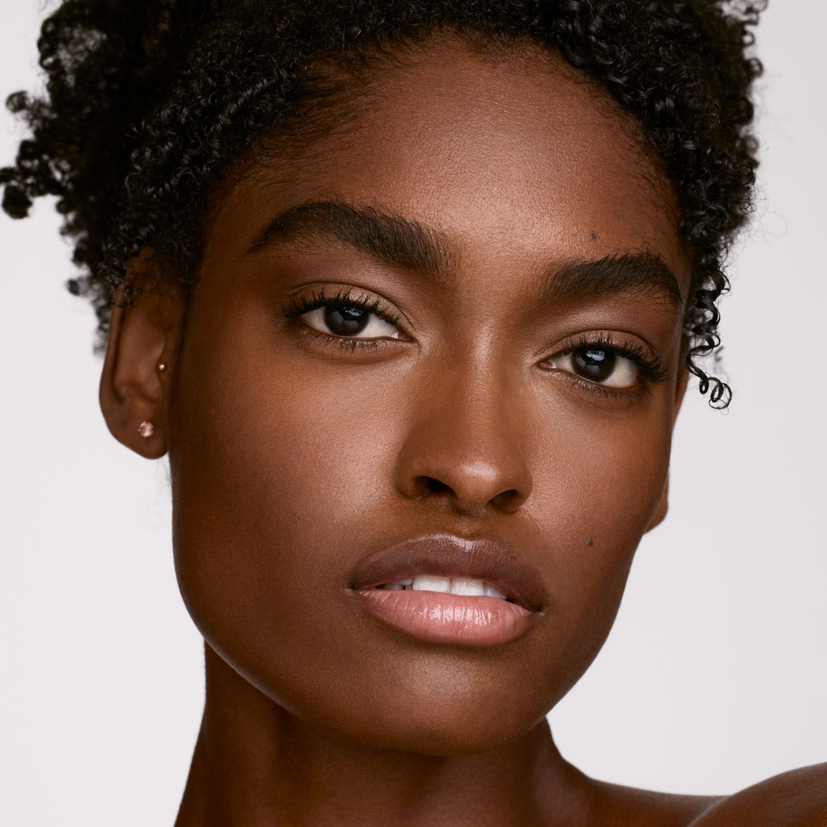 SOFT'LIT NATURALLY LUMINOUS LONGWEAR FOUNDATION (BASE DE MAQUILLAJE PARA ROSTRO)